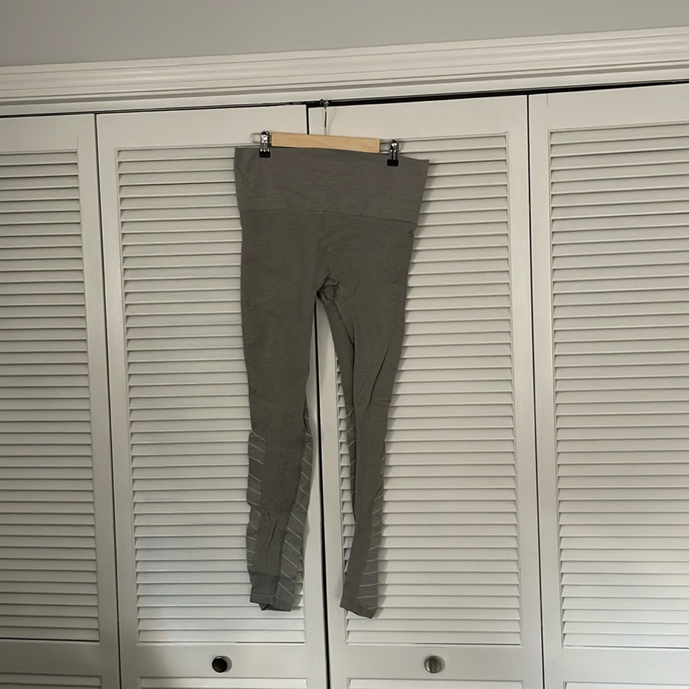 Blanqi size L maternity leggings